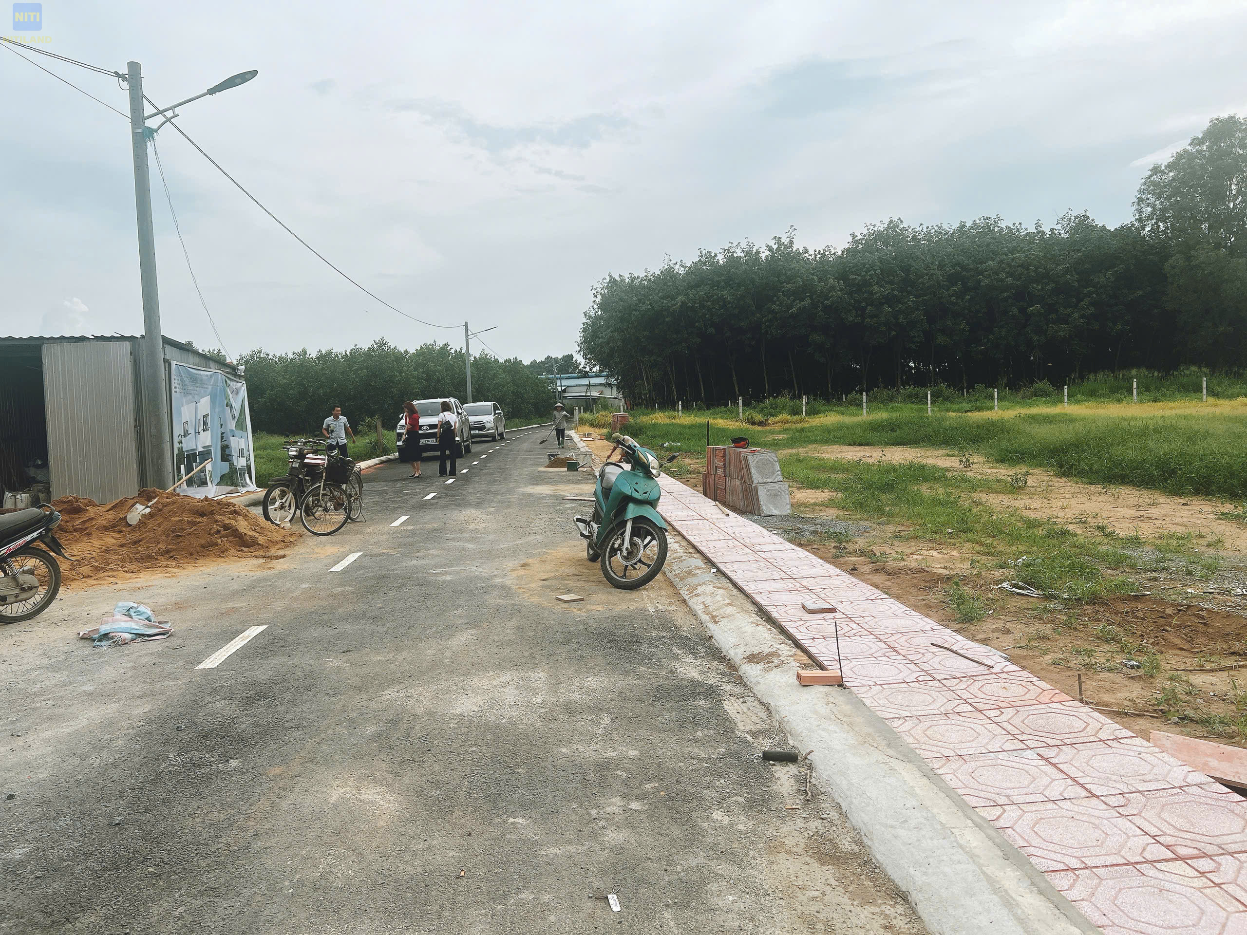 Khách hàng tham quan đất nền An Viễn tại An Phát 11.