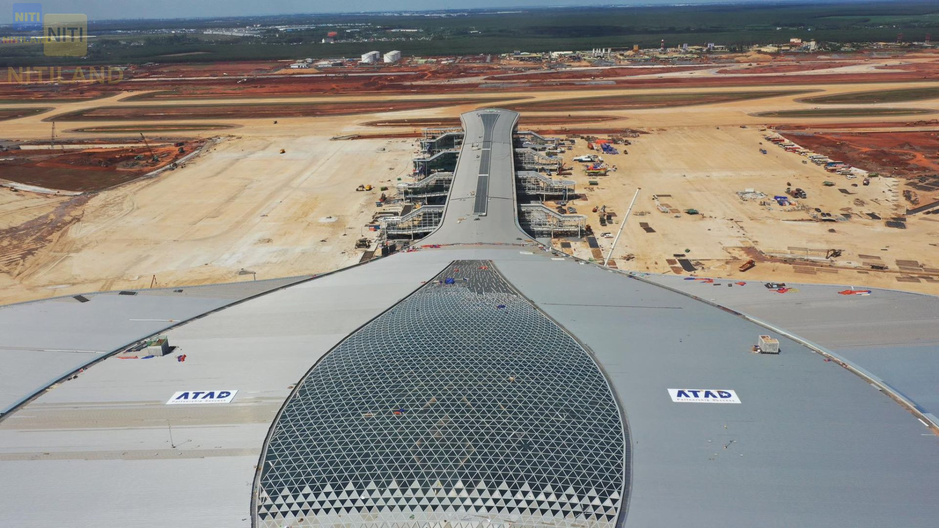 tiến độ sân bay Long Thành mái nhà ga hoa sen 