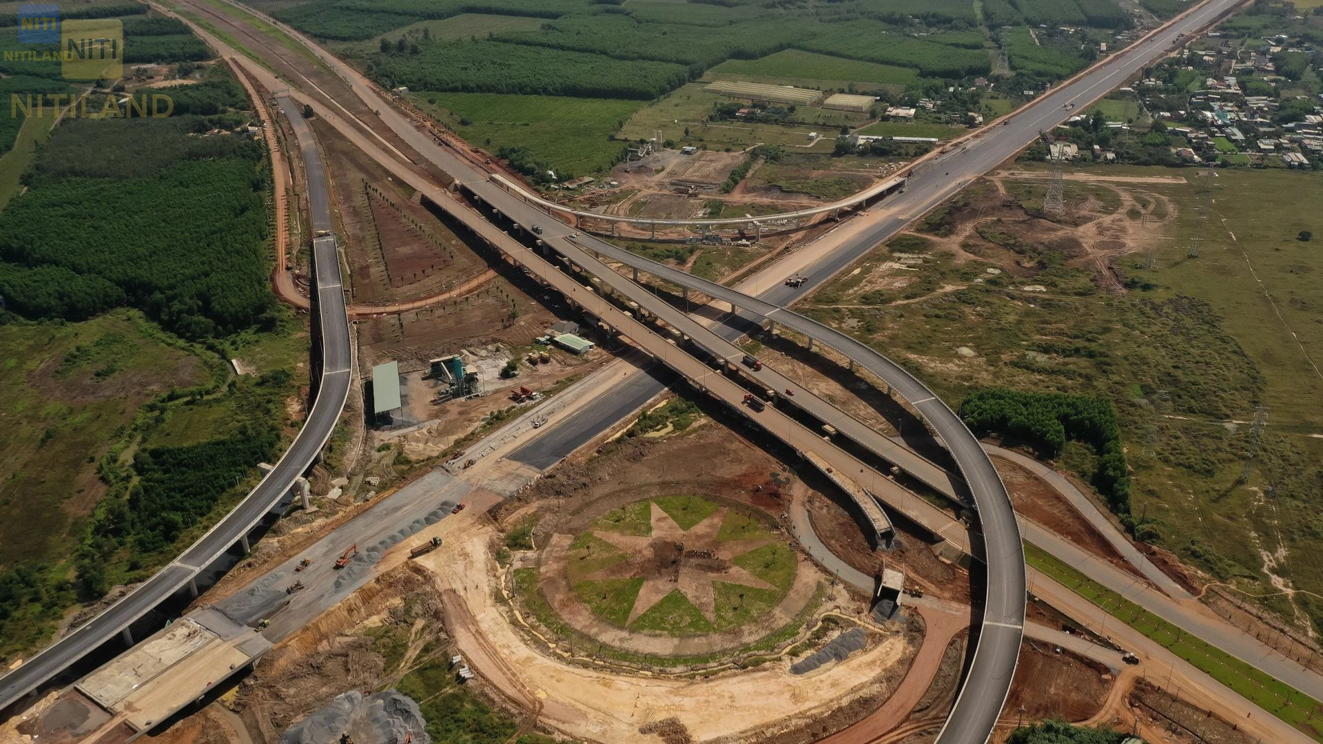 tiến độ sân bay Long Thành 2026 tuyến đưuòng kết nối T1 và T2