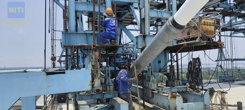 công nhân thi công cầu Phước Khánh hợp long cao tốc Bến Lức Long Thành