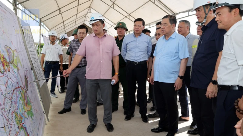 Phó Thủ tướng kiểm tra tiến độ sân bay Long Thành và cao tốc kết nối
