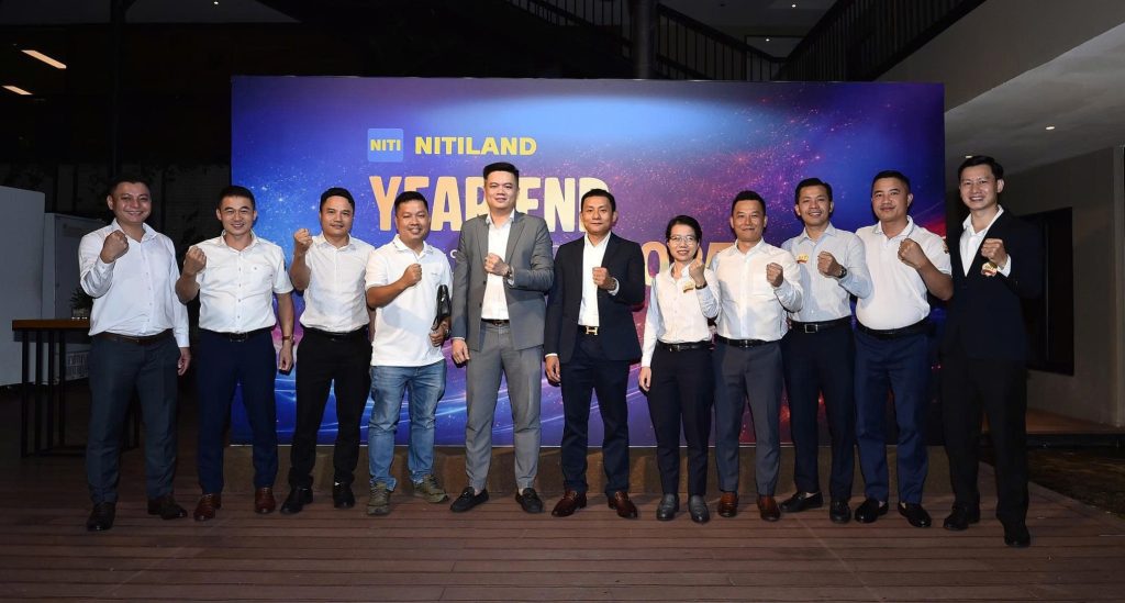 Ban lãnh đạo và nhân viên nam công ty bất động sản NitiLand - Đất đồng nai giá rẻ, đất nền ven đô TPHCM
